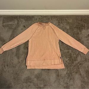 Universal thread crewneck sweater